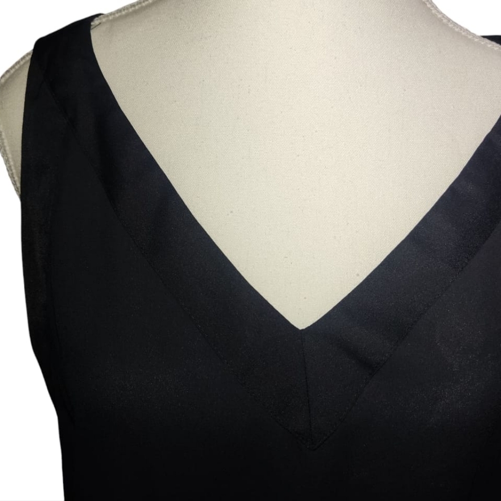 WHO WHAT WEAR Elegant Black Sleeveless Top - Picture 3 of 5